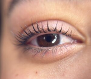 הרמת ריסים כמה זמן מחזיק