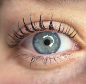 מה זה הרמת ריסים